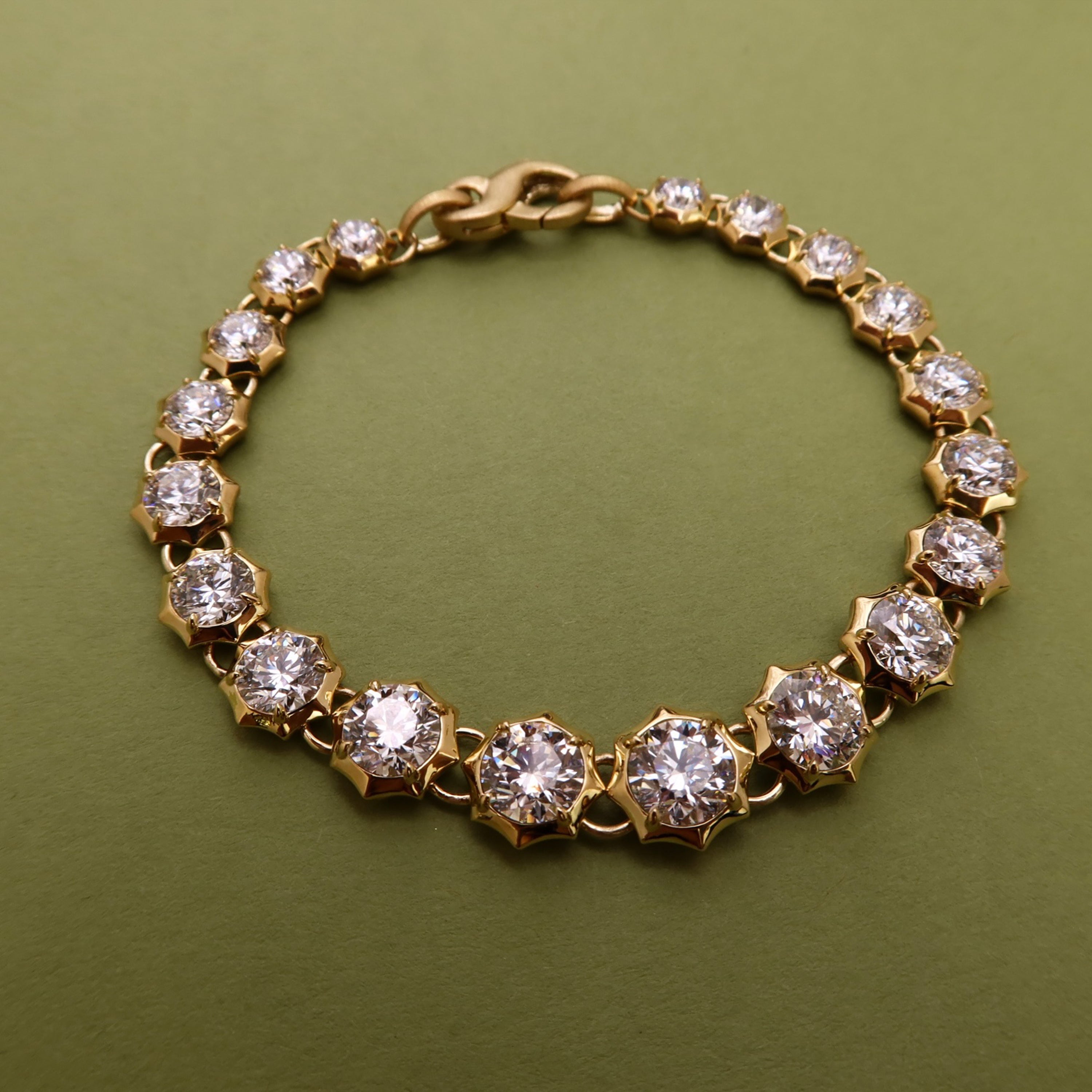 Graduated Sophisticate Eternity Bracelet